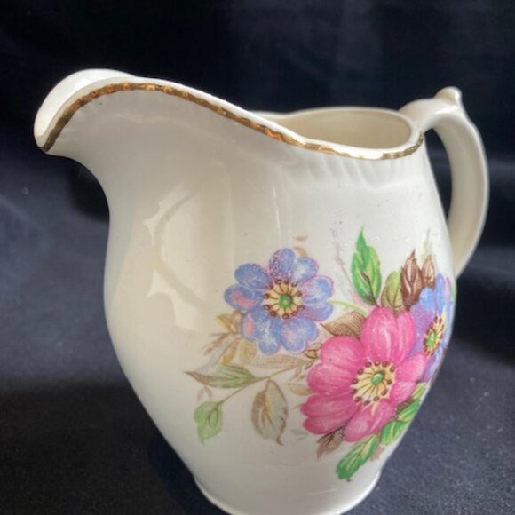 Vintage Royal Swan Staffordshire Creamer/ Milk Jug - Picture 5 of 6